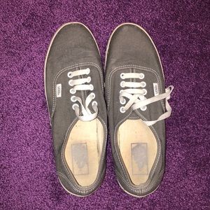 Women’s 9.5 Lo Pro Vans